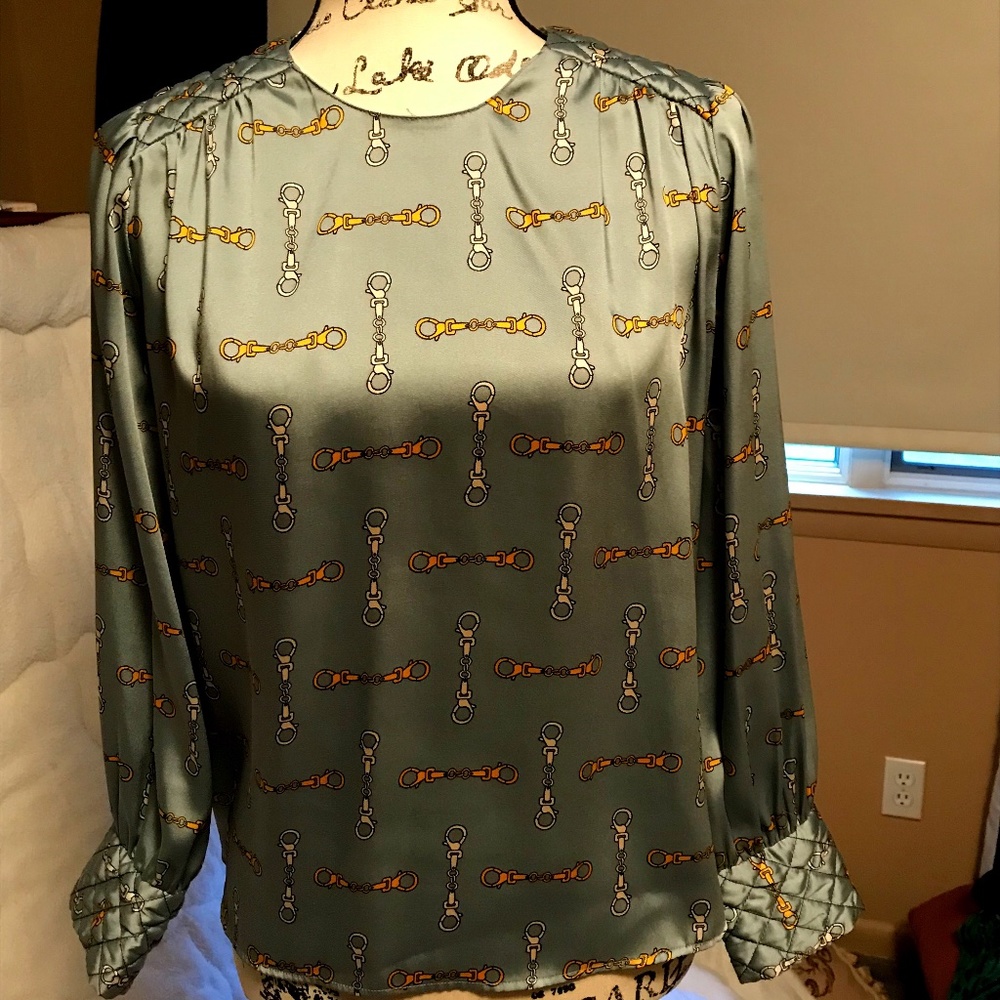 Long sleeve round neck chain printed blouse